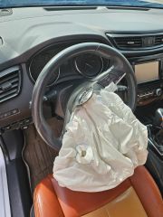 2017 Nissan Rogue SV - Interior Steering Wheel With Keys Image